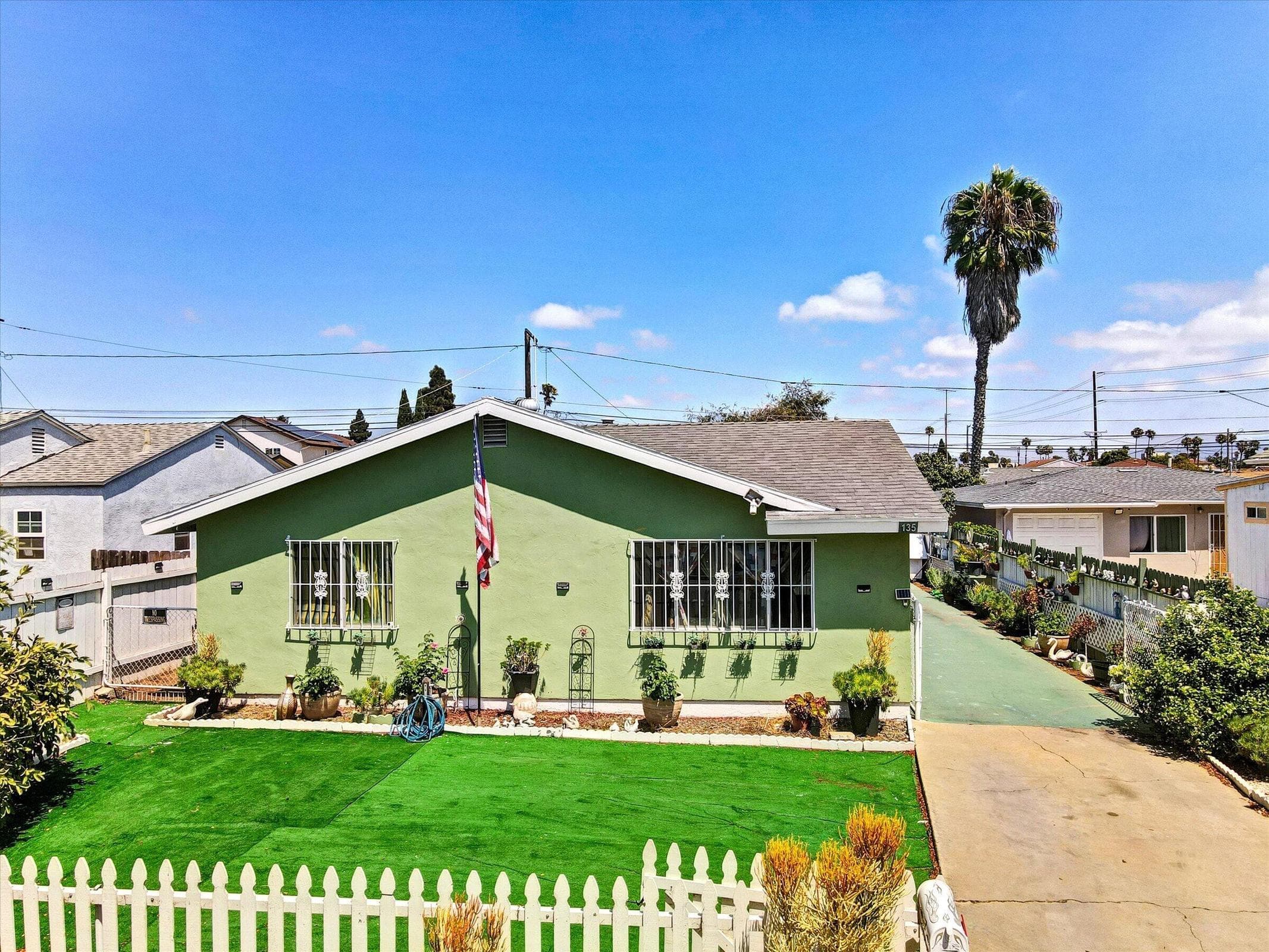 01-135 Woodlawn Ave-1